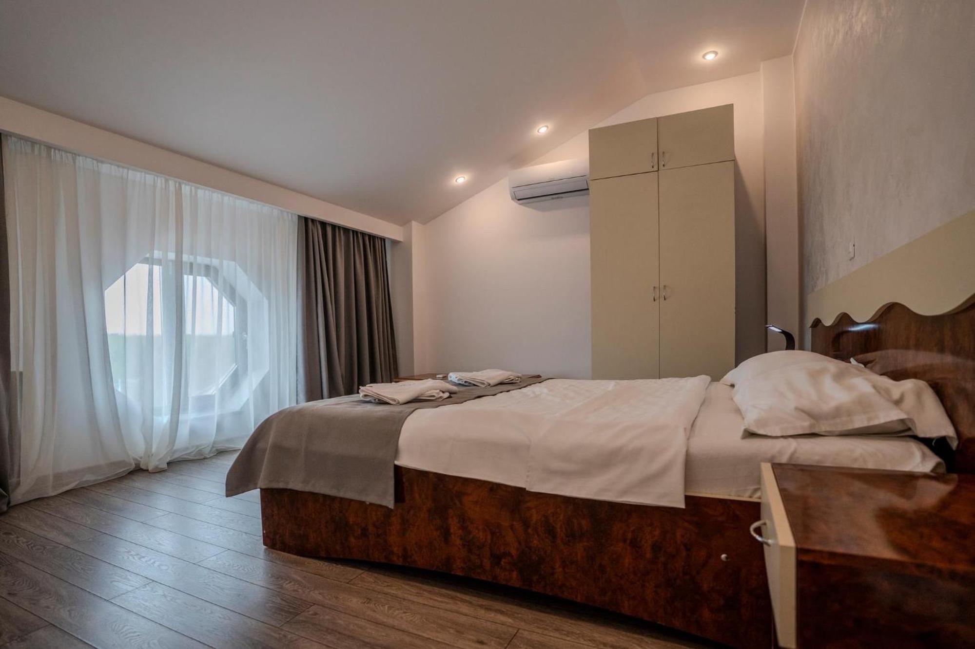 Hotel Emi Mihail Kogălniceanu 外观 照片