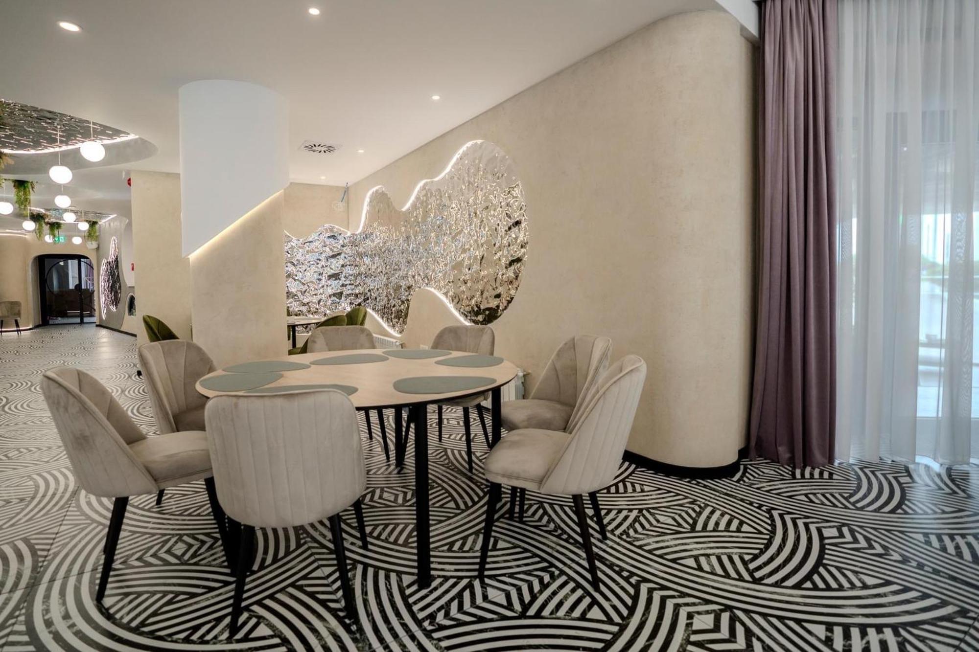 Hotel Emi Mihail Kogălniceanu 外观 照片